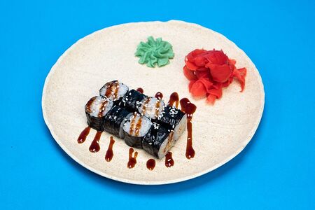 Ролл с угрем