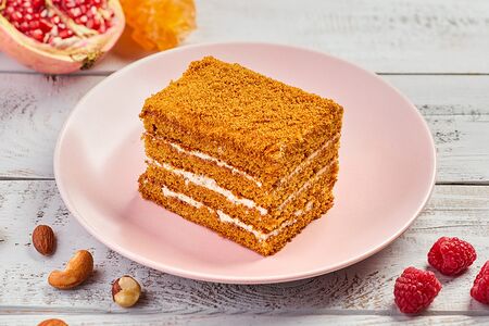 Пирожное Медовик