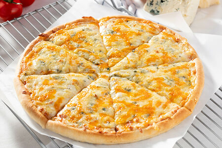 Четыре сыра 26 см традиционное тесто