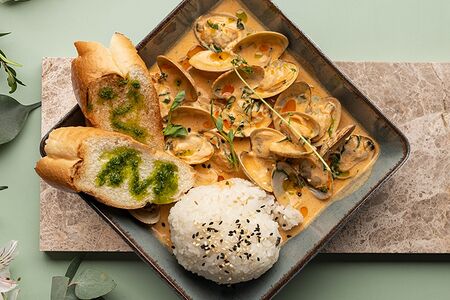 Вонголе в соусе биск