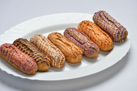 Эклеры в ассортименте