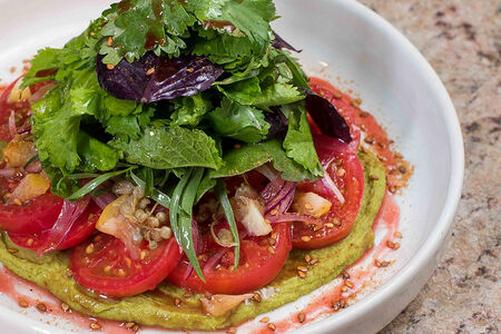 Узбекские томаты с хумусом и наршарабом