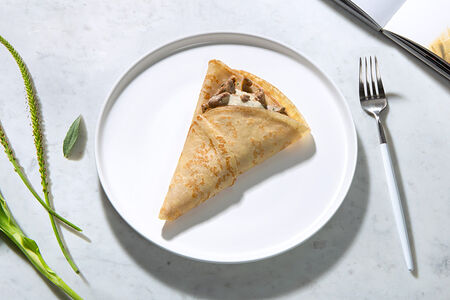 Блин с лисичками