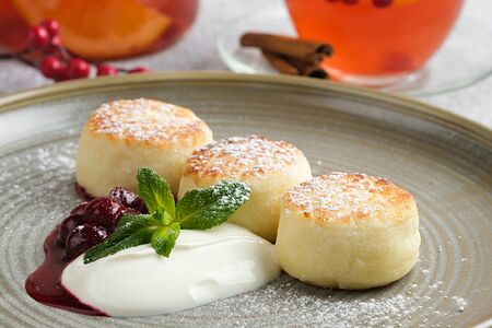 Сырники со сметаной