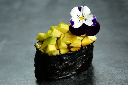 Гункан авокадо унаги