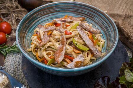 Удон с телятиной в соусе терияки