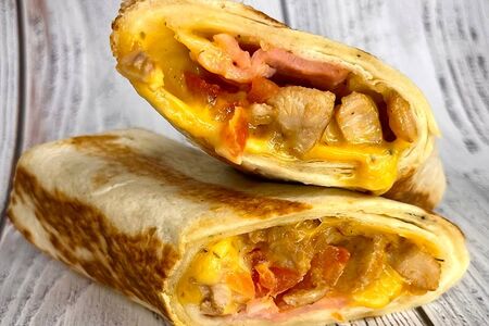 Ролл с курицей и ветчиной