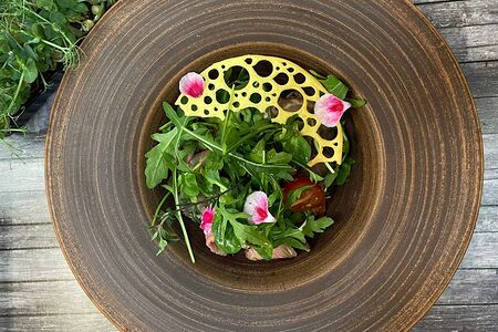 Салат с ростбифом