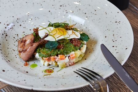 Оливье с перепелкой конфи и гуакамоле из авокадо