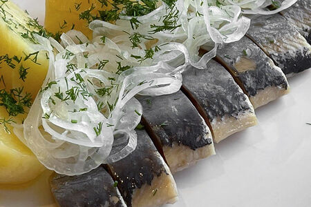 Сельдь с отварным картофелем