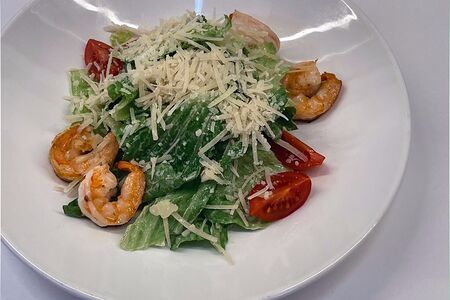 Салат Цезарь с креветками