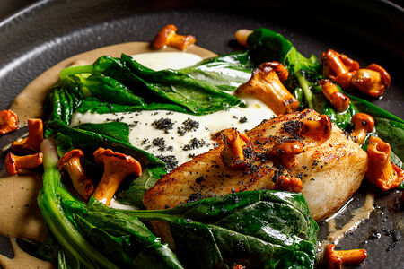 Палтус с лисичками и картофельной эспумой