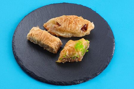 Пахлава с грецким орехом