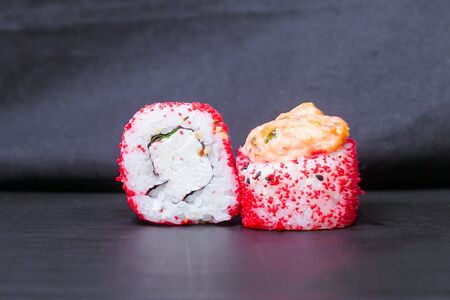 Запеченный ролл с лососем