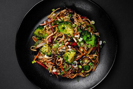 Вок с овощами и соусом терияки