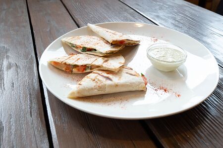 Кесадия с креветками