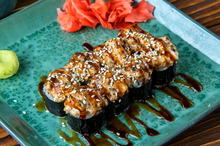 Запеченный с угрём