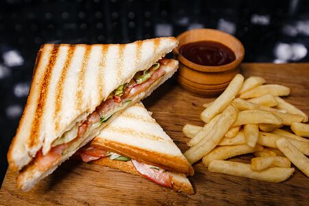 Клаб сэндвич с лососем