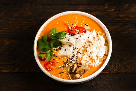 Годзилла Том-Ям с лососем