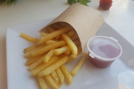 Картошка фри с кетчупом