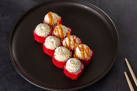 Острый ролл с шапкой