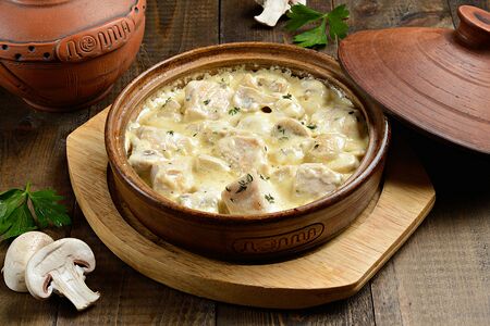Нежная куриная грудка с грибами в сливочном соусе