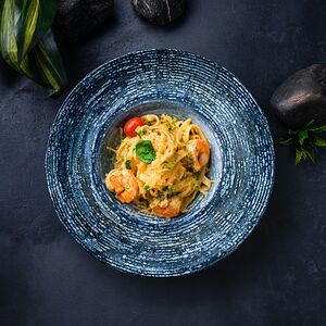 Паста с креветками и шпинатом