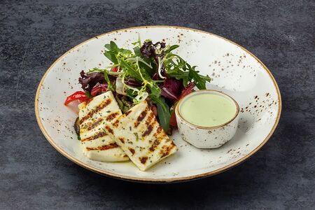 Салат с запечёнными овощами и адыгейским сыром