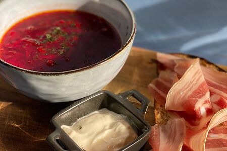 Борщ с домашним салом