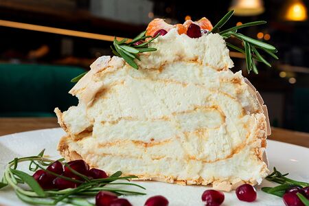 Меренговый рулет