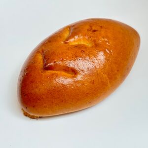 Пирожок с луком и яйцом