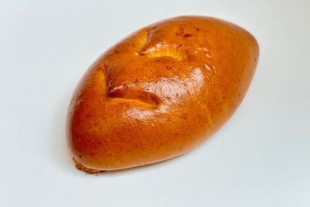 Пирожок с луком и яйцом