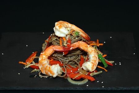 Лапша гречневая с креветками