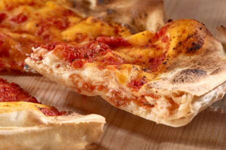 Пицца Focaccia di recco pizzata