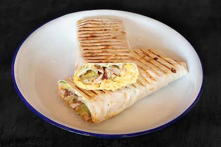 Гирос в лаваше с цыпленком и сыром чеддер