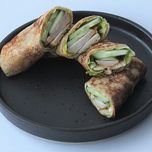 Блины с курицей и овощами