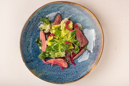 Салат с телятиной