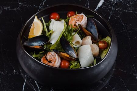 Салат с морепродуктами