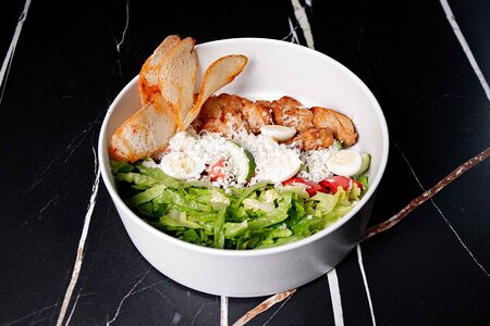 Кобб салат с цыпленком