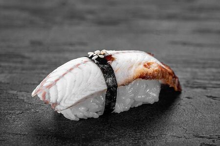 Суши с угрем