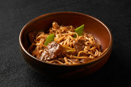 Вок с говядиной в соусе черный перец