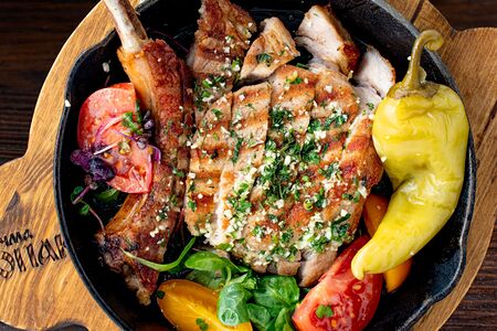 Cвинoй стейк Ти-бон