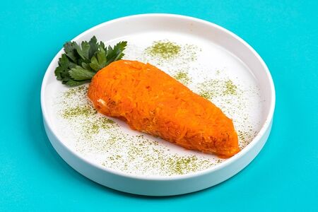 Оливье с цыплёнком и варёной колбасой