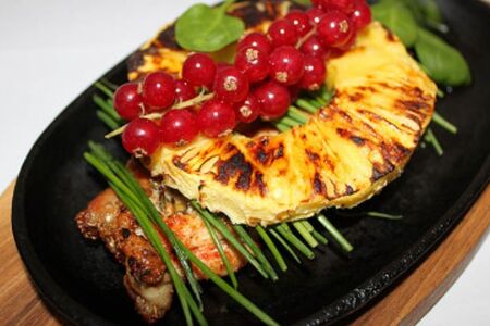 Курица с ананасом