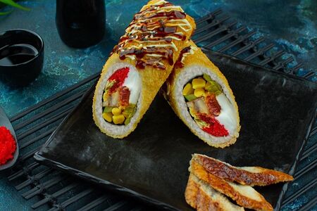 Ролл-гигант с угрем