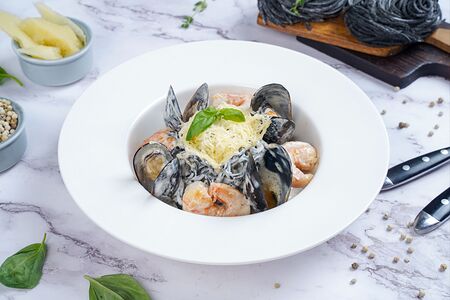 Паста Неро с морепродуктами