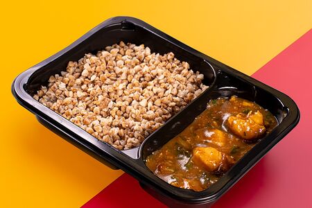 Гречка с гуляшом из курицы