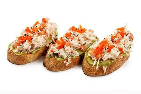 Брускетта с крабом