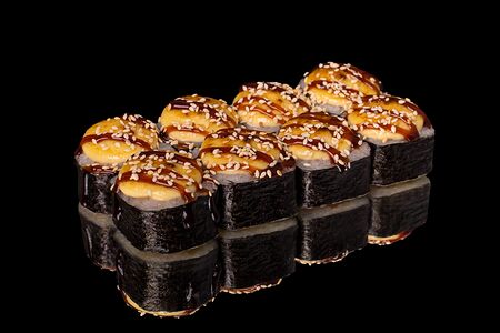 Ролл, запеченный с ананасом и курицей