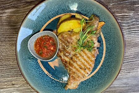 Стейк из cвинoй шеи